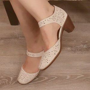 Easy Spirit Cindie Mary Jane Heels Size 12W